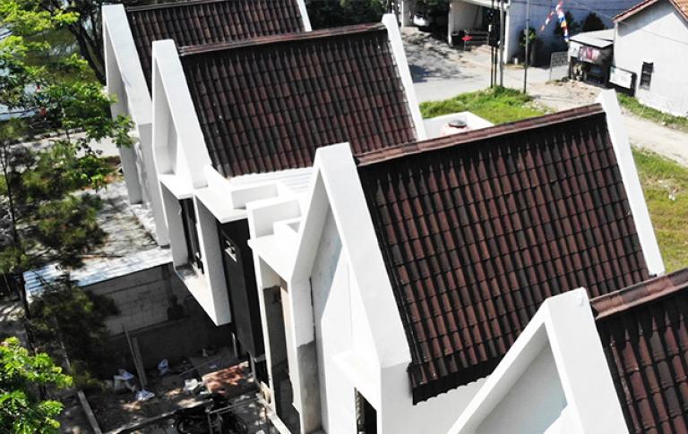 Antara Atap Spandek dan Atap Onduline Mana yang Lebih Cocok untuk Bangunan Anda